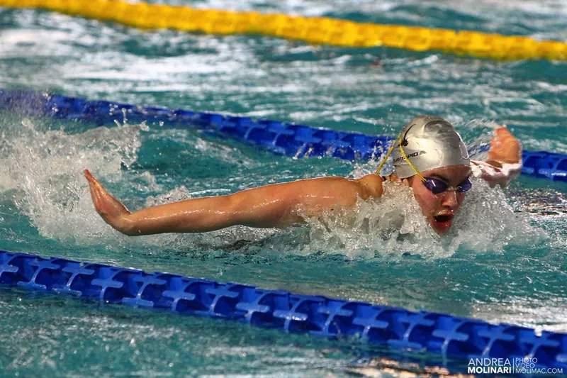 Nuotatrice a farfalla ai Campionati Italiani Assoluti di nuoto di Riccione