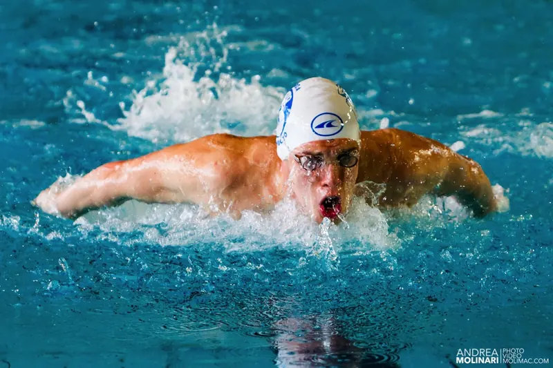 Nuotatore a farfalla ai Campionati Italiani Assoluti di nuoto di Riccione