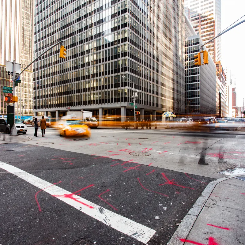 Incrocio di Manhattan con i taxi gialli