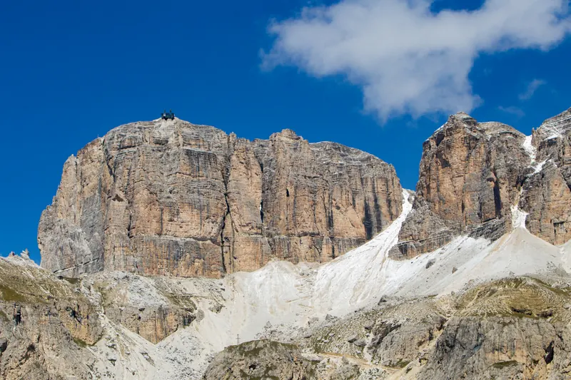 Gruppo del Sella con la neve, Passo Pordoi